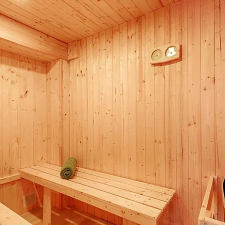Le Chalet Sous Les Sapins, Calme, Superbe Vue Avec Piscine Et Sauna Rochesson