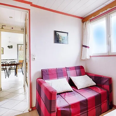 Le Chalet Sous Les Sapins, Calme, Superbe Vue Avec Piscine Et Sauna Ferienhaus