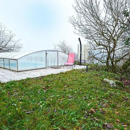 Le Chalet Sous Les Sapins, Calme, Superbe Vue Avec Piscine Et Sauna Nyaraló Rochesson