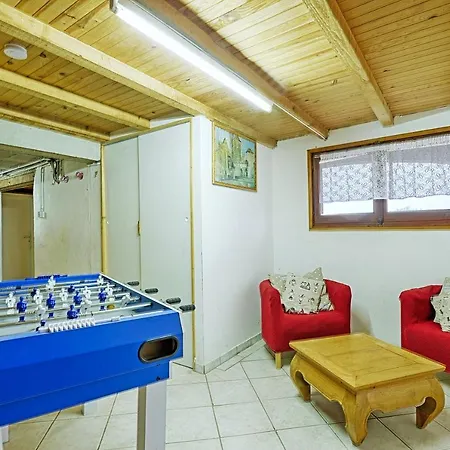 Le Chalet Sous Les Sapins, Calme, Superbe Vue Avec Piscine Et Sauna *