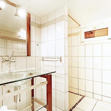 Le Chalet Sous Les Sapins, Calme, Superbe Vue Avec Piscine Et Sauna *