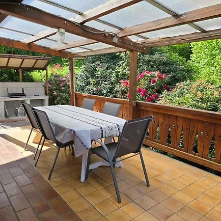Ferienhaus Le Chalet Sous Les Sapins, Calme, Superbe Vue Avec Piscine Et Sauna