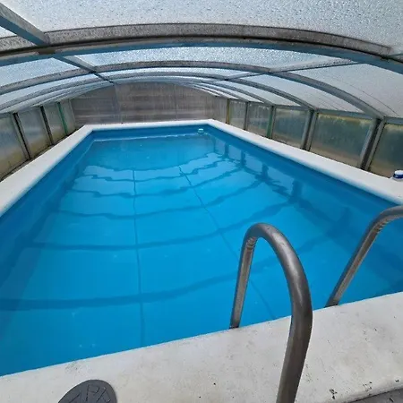 Ferienhaus Le Chalet Sous Les Sapins, Calme, Superbe Vue Avec Piscine Et Sauna Rochesson