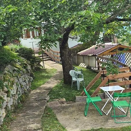 Le Chalet Sous Les Sapins, Calme, Superbe Vue Avec Piscine Et Sauna *